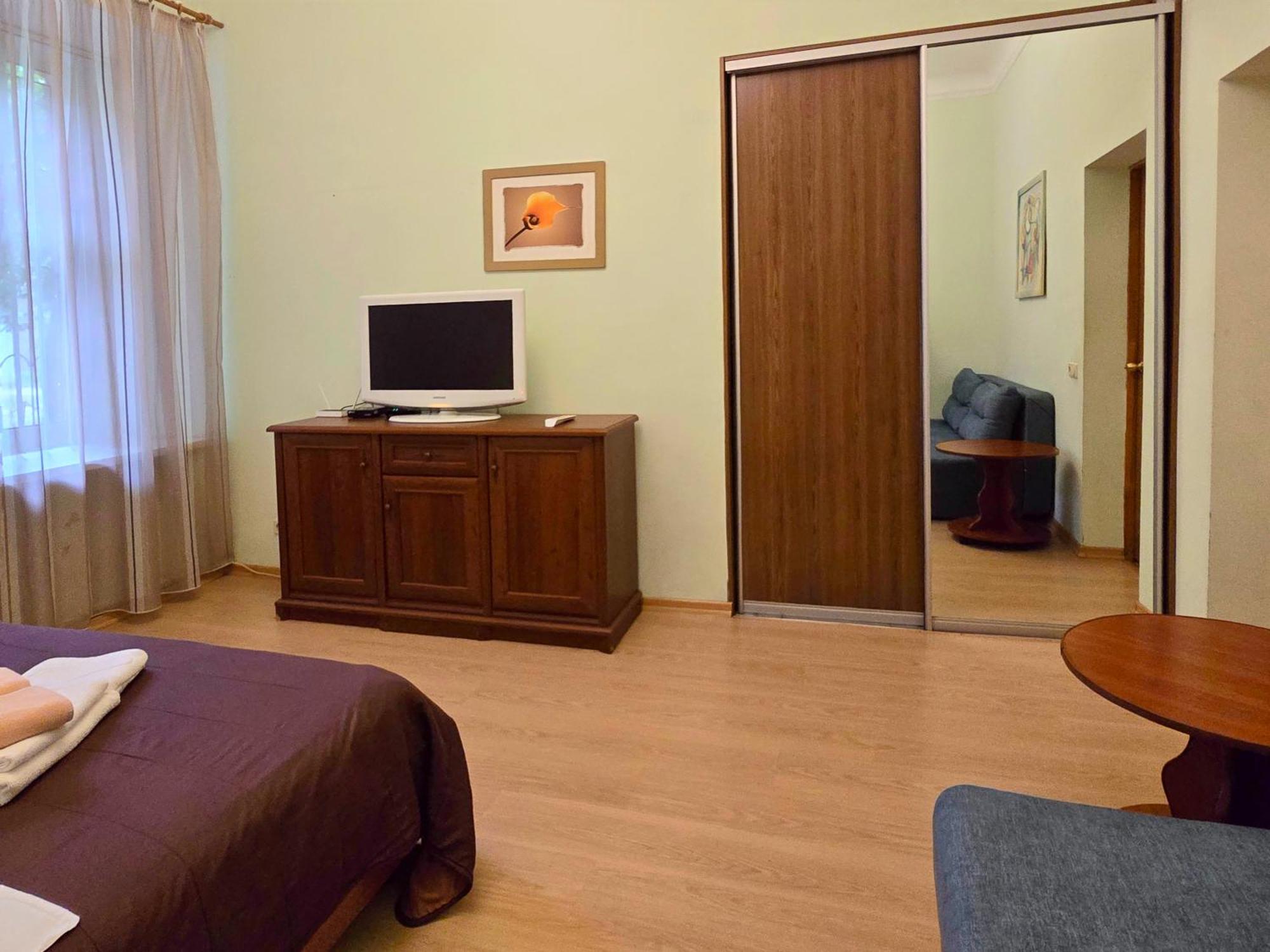 Home Hotel Apartments On Mykhailivska Square - Kiev Exterior photo