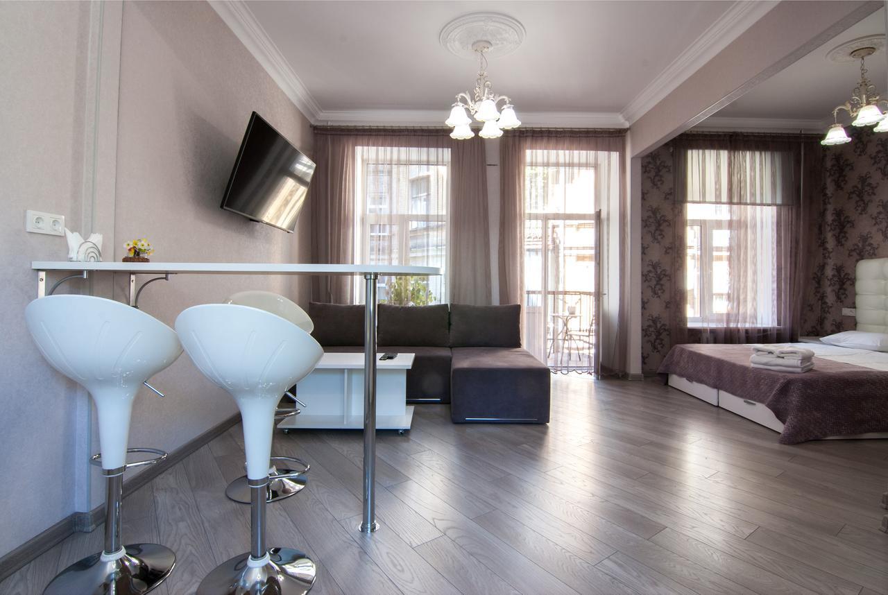 Home Hotel Apartments On Mykhailivska Square - Kiev Exterior photo