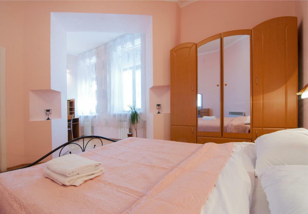 Home Hotel Apartments On Mykhailivska Square - Kiev Exterior photo