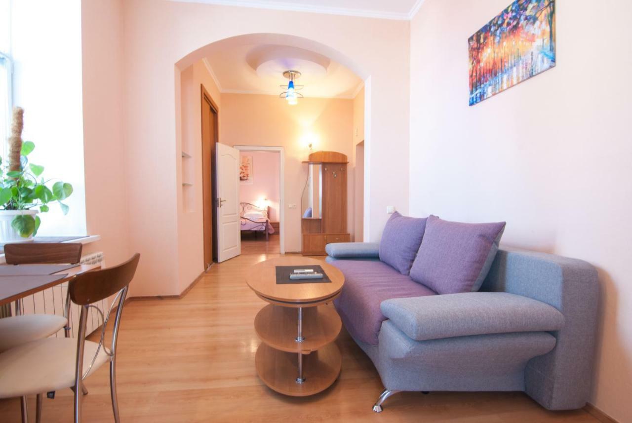 Home Hotel Apartments On Mykhailivska Square - Kiev Exterior photo