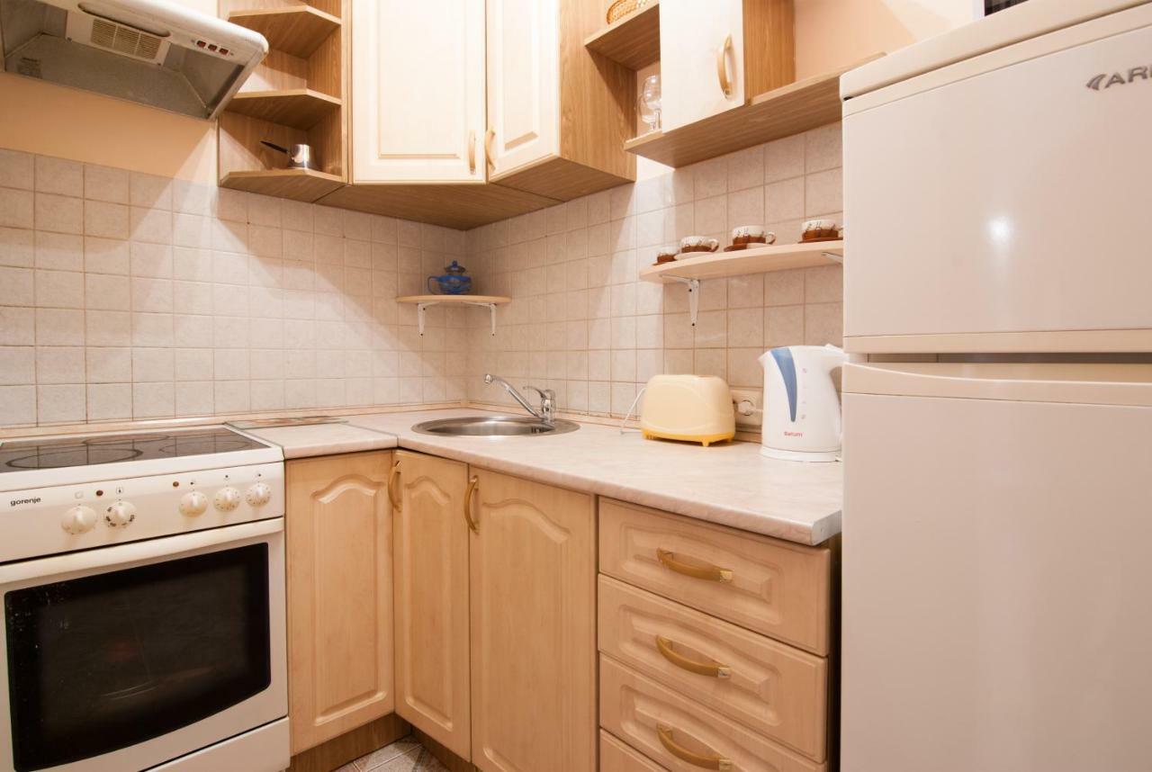 Home Hotel Apartments On Mykhailivska Square - Kiev Exterior photo