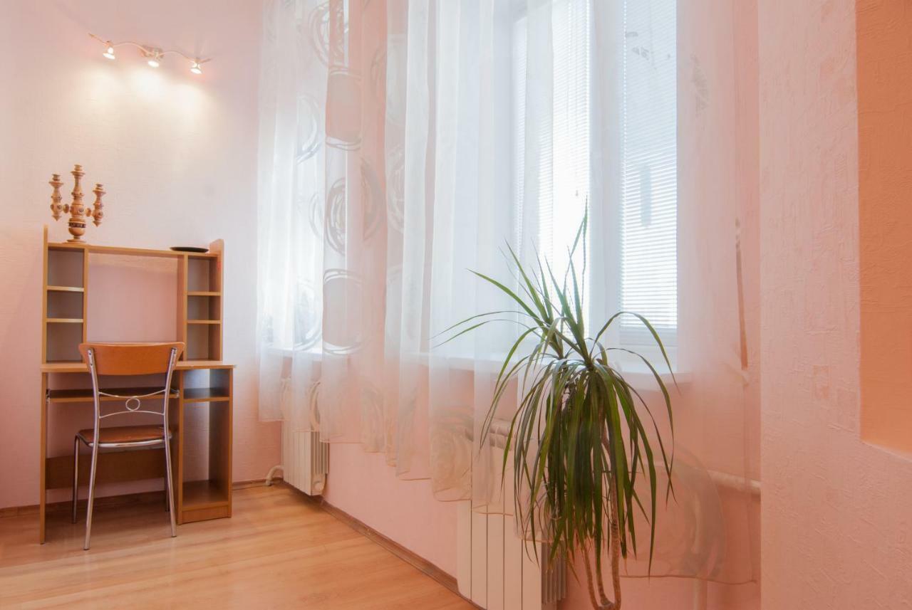 Home Hotel Apartments On Mykhailivska Square - Kiev Exterior photo