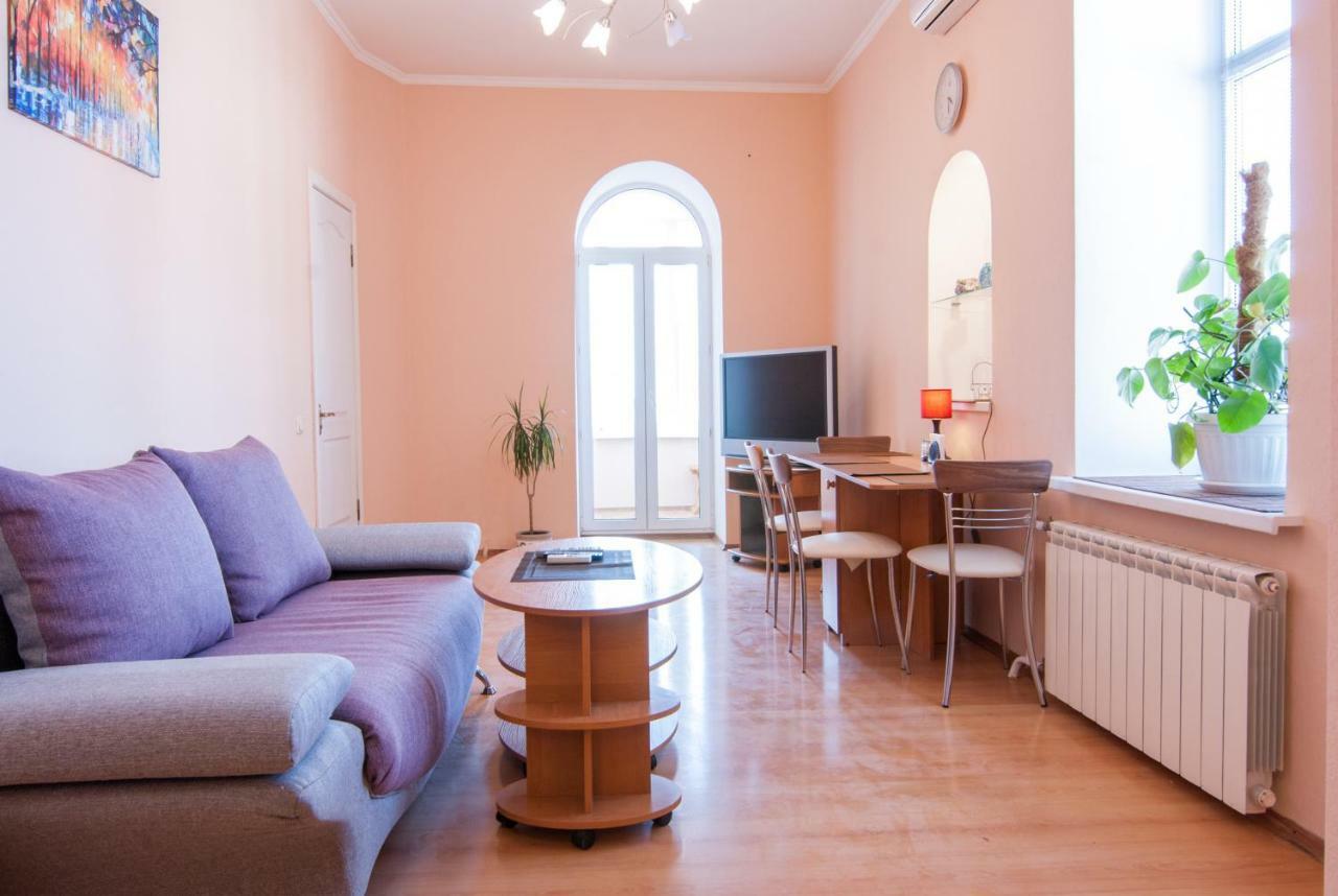 Home Hotel Apartments On Mykhailivska Square - Kiev Exterior photo